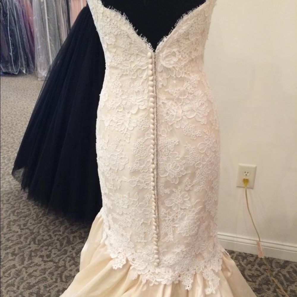 NWT sample sale wedding gown - Picture 4 of 7